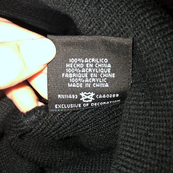 Super cute and warm Winter hat -Like NEW - Picture 5 of 5